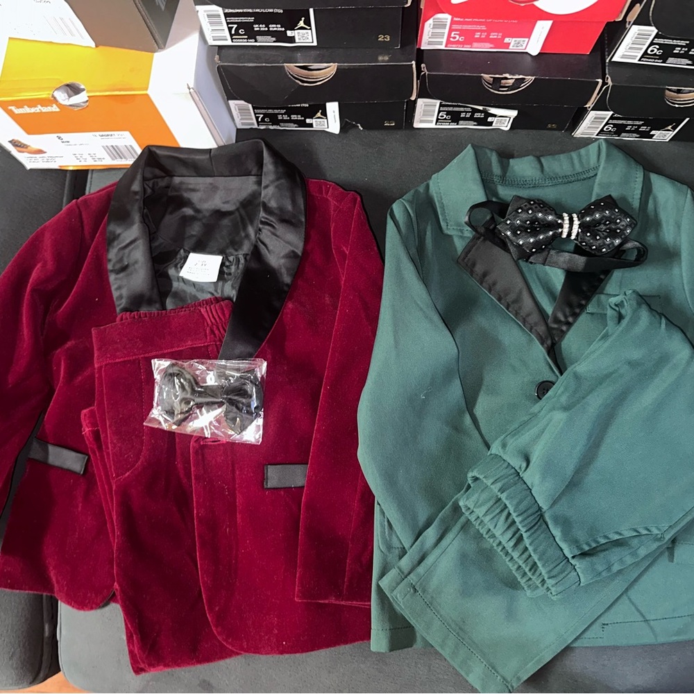 Red and Green Kids' Suit Set with Bow Ties Toodler size 2-3yrs like new!